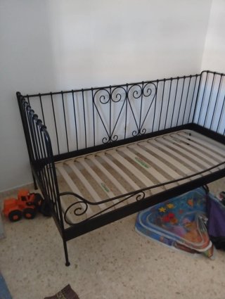Cama antigua hierro forjado con somier