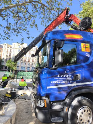 Servicio de camiones grúa y transportes.