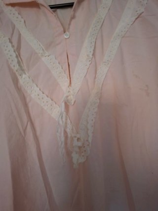 Camisón antiguo mujer rosa