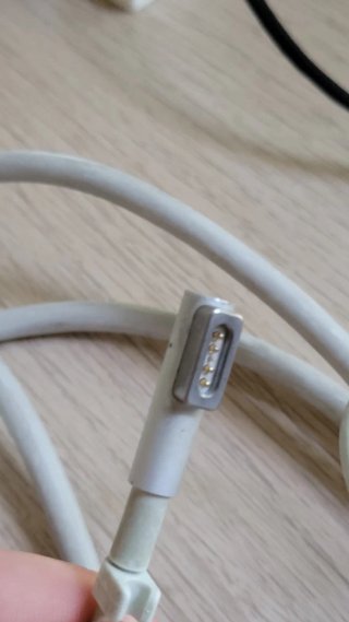 Cargador Apple MacBook antiguo