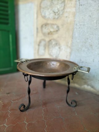 Brasero antiguo de metal