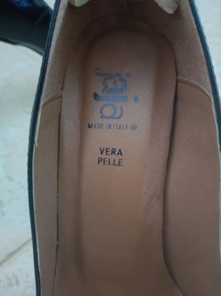 Tacchi Jaja neri con catena oro