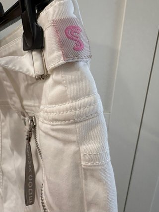 Gonna bianca con zip e tasche
