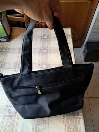 Borsa donna nera con fiori rossi e paillettes