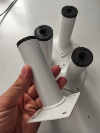 Patas metálicas blancas para muebles