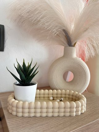 Joyero organizador beige y dorado