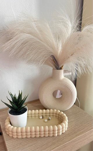 Joyero organizador beige y dorado