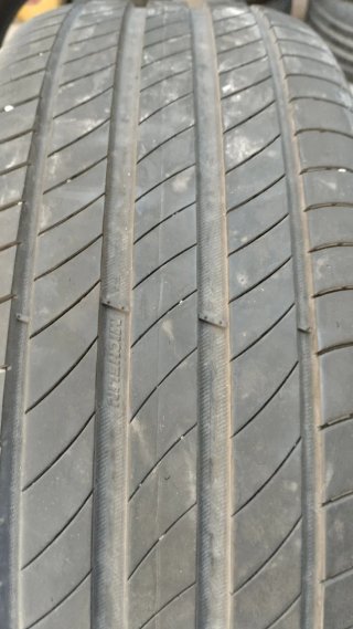 2X35€ 215/60R17 96H Michelin Primacy 4