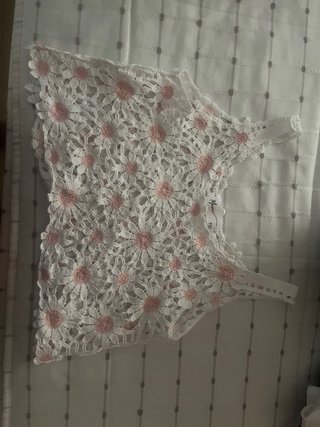 Top de croché blanco y rosa