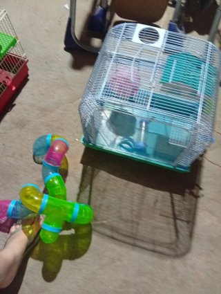 Jaula para mascotas con accesorios