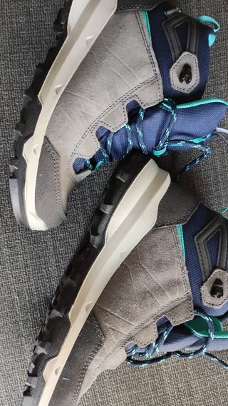 Botas montaña niño/a talla 35 (usadas 1 vez)