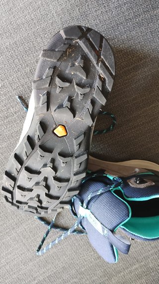 Botas montaña niño/a talla 35 (usadas 1 vez)