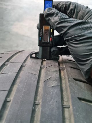 Bridgestone 235/55R18 100V Alenza