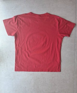 Camiseta Asioka roja estampado Converse