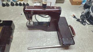 Máquina de coser antigua Freia