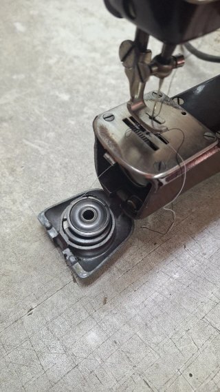 Máquina de coser antigua Freia