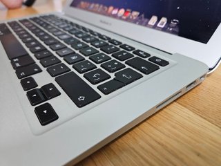 MacBook Air 13.3" i5 4GB DDR3 128GB SSD OS X Lion