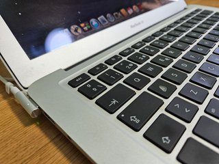 MacBook Air 13.3" i5 4GB DDR3 128GB SSD OS X Lion