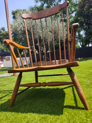 Butaca de fusta | Sillón de madera.