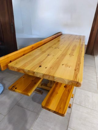 Mesa merendero de madera con 2 bancos