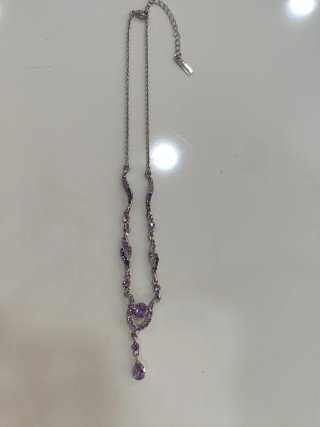 Conjunto collar y pendientes morado y plata