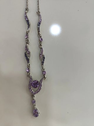 Conjunto collar y pendientes morado y plata