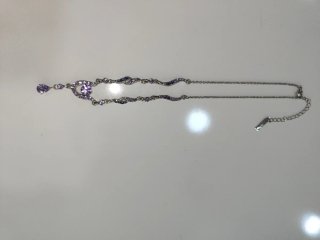 Conjunto collar y pendientes morado y plata