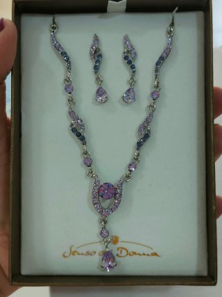 Conjunto collar y pendientes morado y plata
