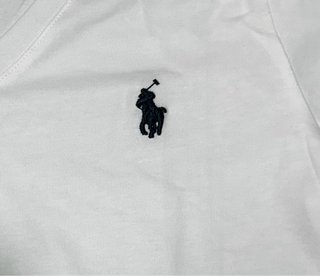 Camiseta blanca de pico. Talla M
