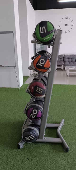 Soporte en acero para sacos funcionales.