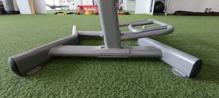 Soporte en acero para sacos funcionales.
