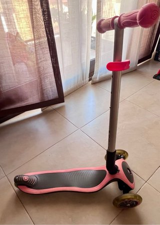 Patinete Globber 3 Ruedas Rosa con luces