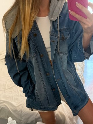 Chaqueta vaquera con capucha