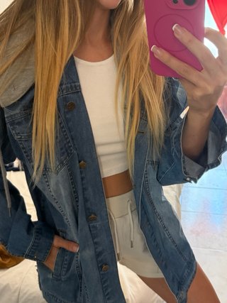 Chaqueta vaquera con capucha