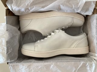 Clarks. Zapatillas sneakers piel. Talla 41
