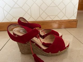 Tacones cuña rojos piel T.37