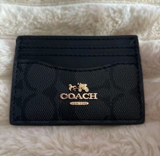 Tarjetero Coach Negro con Detalles Dorados