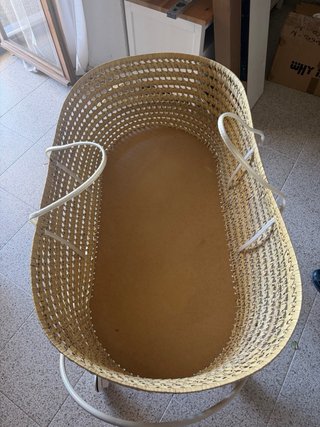 Moisés Cambrass con juego de cama