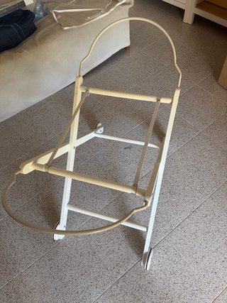 Moisés Cambrass con juego de cama