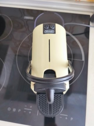 Macchina da caffè Nespresso Inissia Beige