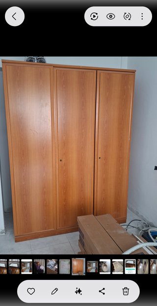 Armario de madera de 3 puertas