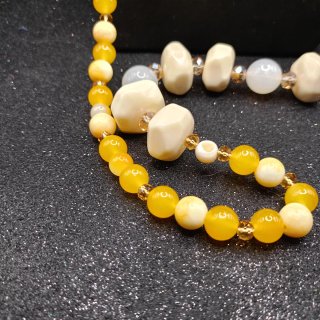 Collana lunga perline gialle e beige
