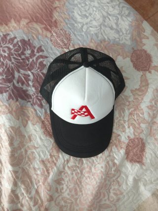 Gorra trucker con logo A