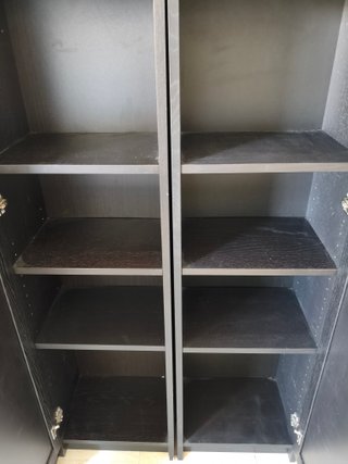 URGE!! Librería Ikea Billy Madera y Cristal Negra