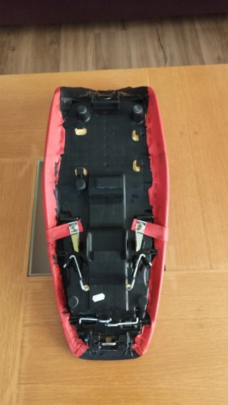Asiento Honda FMX con rebaje