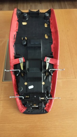 Asiento Honda FMX con rebaje