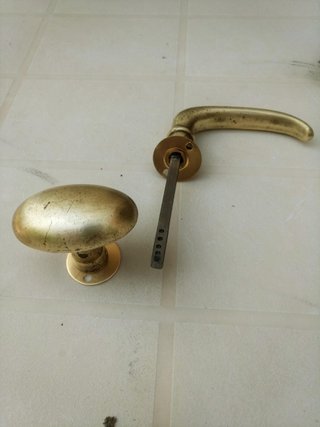 1 Manilla de puerta.