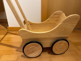 Cochecito de madera para muñecas