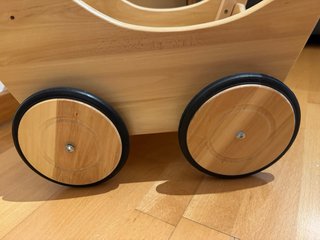 Cochecito de madera para muñecas