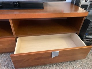 Mueble TV y estantería de madera
